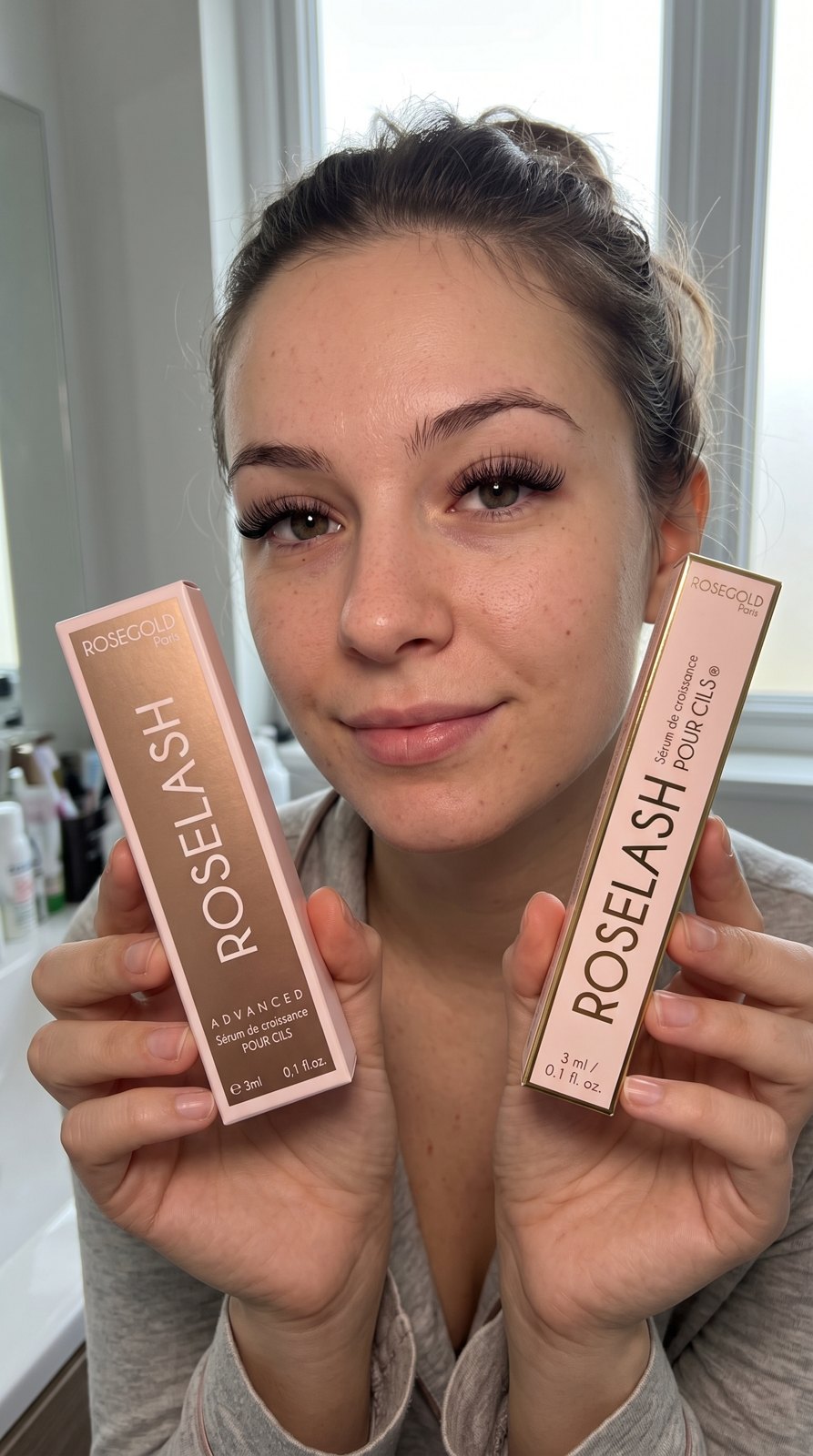 Créatrice tenant le Roselash et le Roselash Advanced